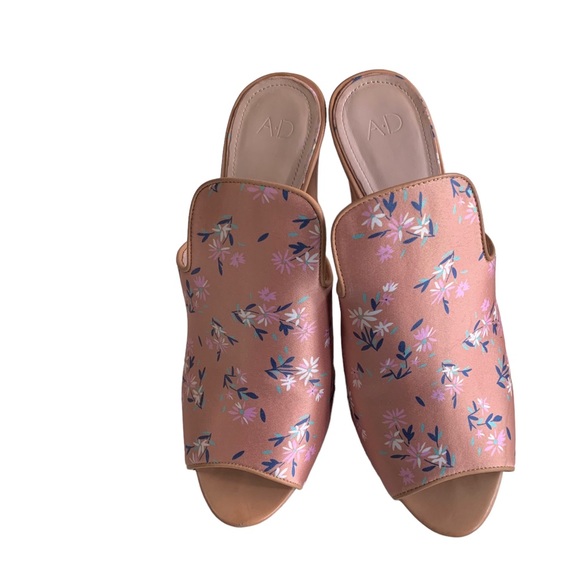 AD DAUGHTERS FLORAL SLIP-ON MULES - Picture 13 of 14